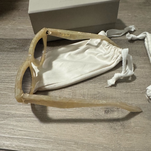 Dezi On Read Sunglasses Bundle - Picture 2 of 6